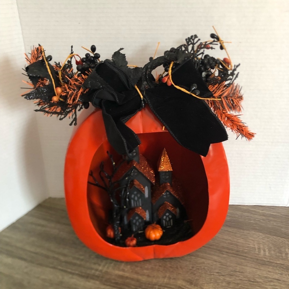 Michaels Pumpkin with Light Up Haunted House